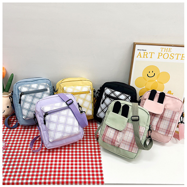 A new and popular Korean-style cute girl crossbody bag, a fresh and sweet cartoon single-shoulder bag, and a Japanese-style casual student bag details Picture