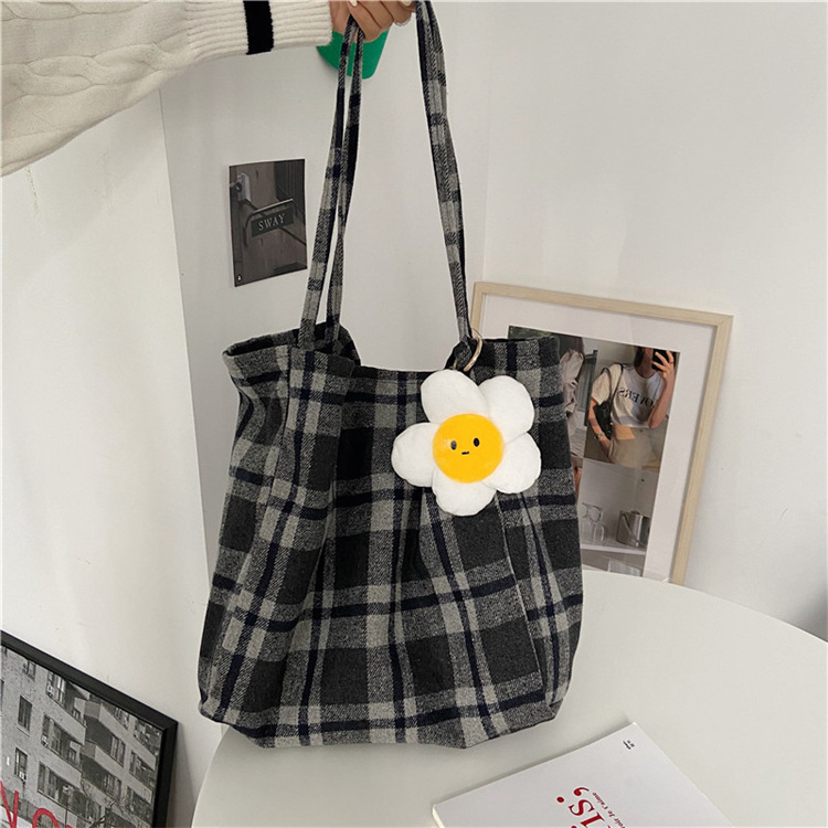 0981 Simple ins checkered woolen single-shoulder bag, hand-held cloth bag, student large-capacity shopping bag, laid-back style women's bag Item Picture