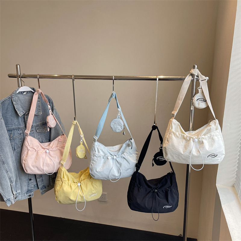 Large-capacity canvas bag for women, 2025 new summer niche single-shoulder crossbody bag, Korean-style pleated tote bag for class full figure
