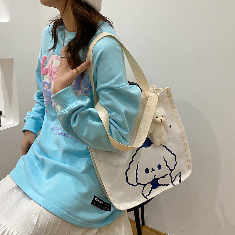 A new large-capacity Korean Instagram canvas bag for girls, a simple single-shoulder handbag for junior high school and primary school students Application Scenario