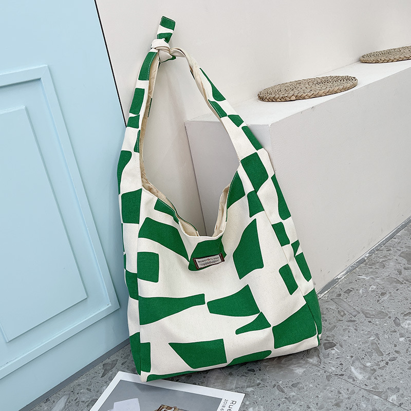 Large-capacity canvas large bag for women, 2021 new style, stylish and versatile, popular single-shoulder bag, fashionable autumn and winter tote bag Application Scenario
