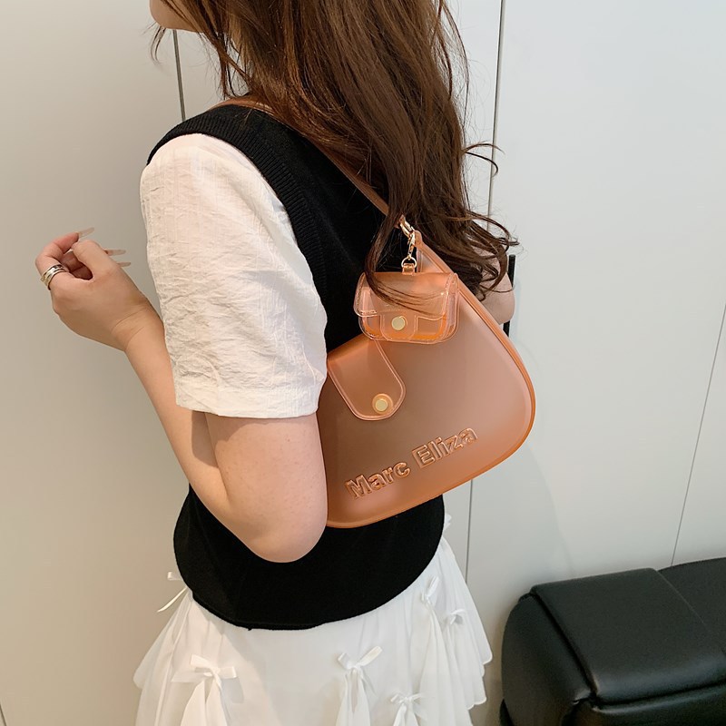 A retro oil waxed leather niche design women's bag, a new large-capacity crossbody bag for Korean autumn and winter, and a versatile single-shoulder tote bag details Picture