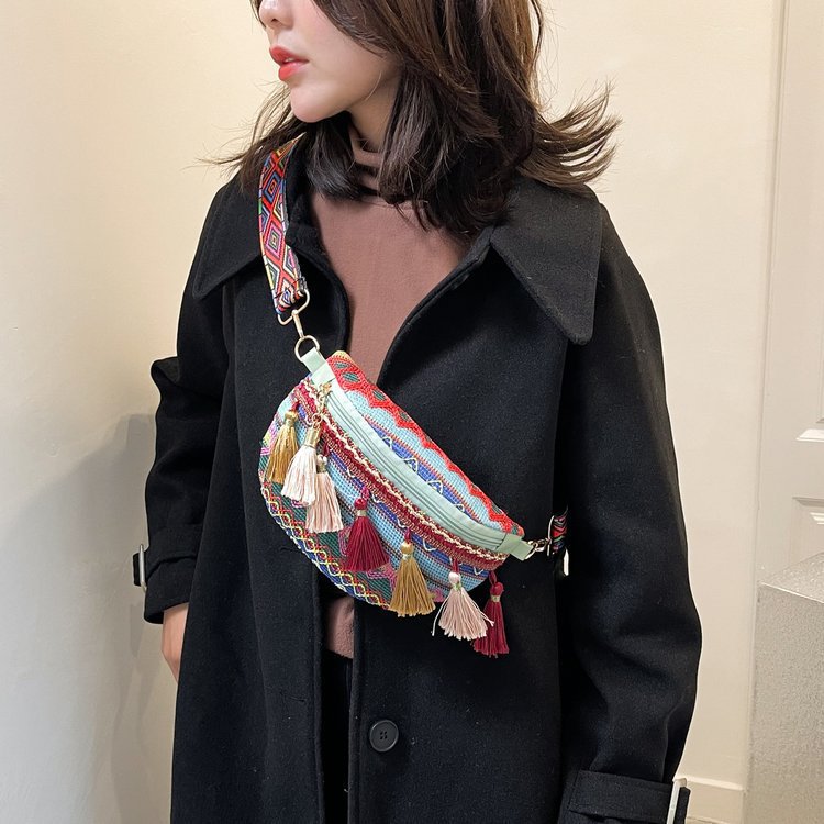 Shoulder Bag Fashion Women's Bag 2022 New Style Super Popular ethnic style individual single-shoulder crossbody bag tassel chest bag Application Scenario