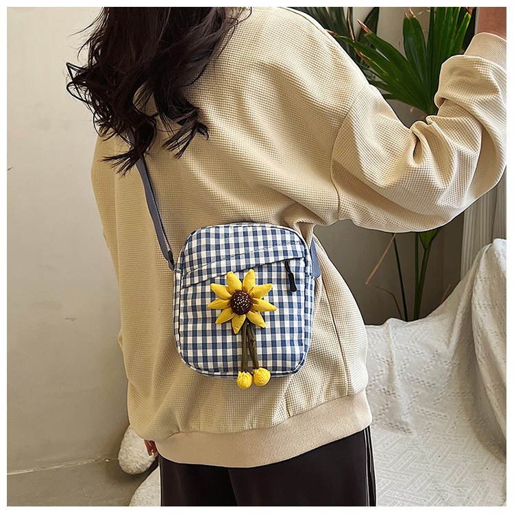 The 2024 new checkered style women's bag is a fashionable and simple small crossbody bag. It features a stylish floral single-shoulder square bag and a crossbody bag Application Scenario