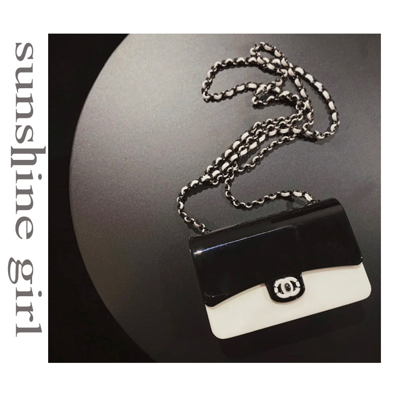Summer 2025 new trendy Xiaoxiang acrylic bag, socialite chain bag, black and white color-blocked women's box bag Item Picture