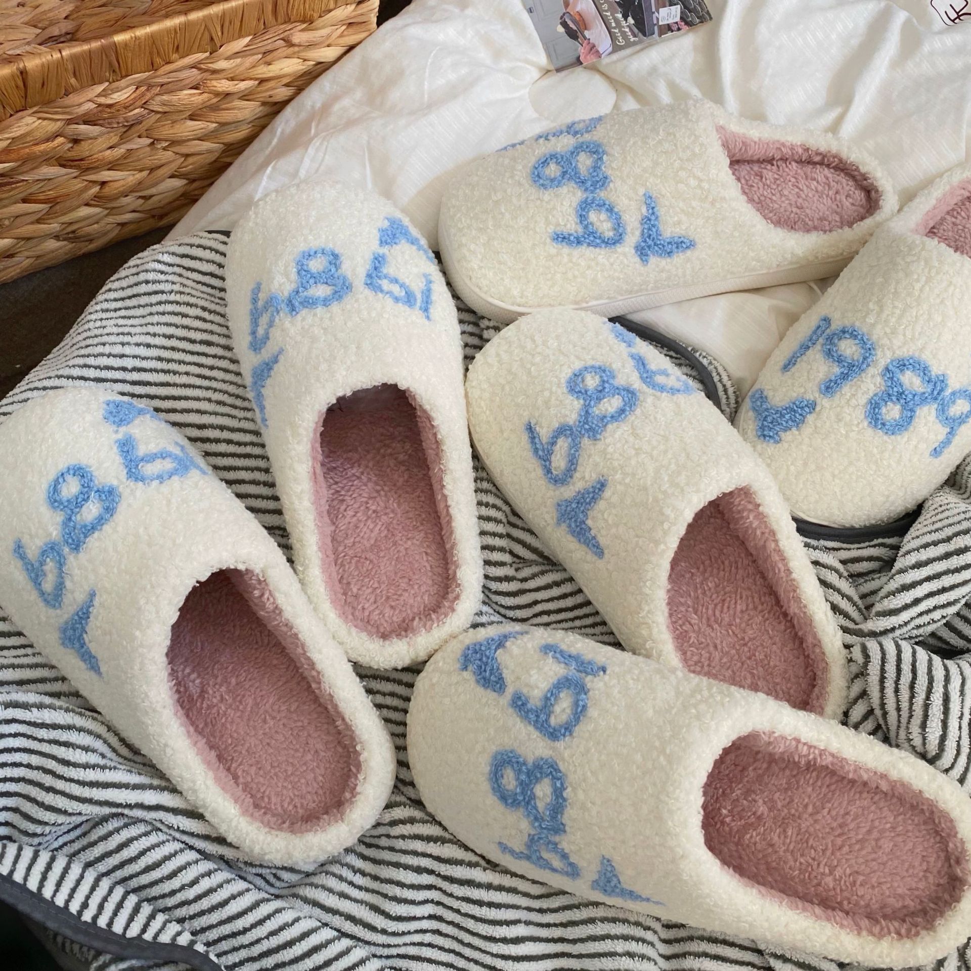 Korean couple style cotton slippers, simple autumn and winter thickened warm indoor thick-soled wool slippers, anti-slip postpartum shoes Application Scenario