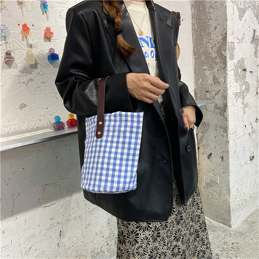04251 Fresh and clean checkered canvas bag, hand-held lunch box bag, bucket bag, women's portable shoulder bag, small work handbag details Picture