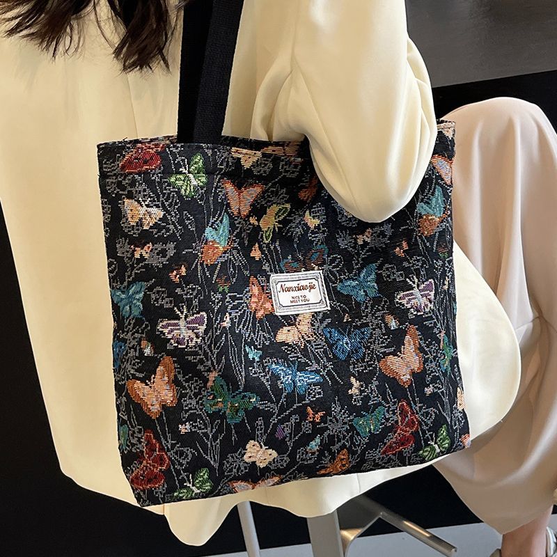 High school students' class canvas bag 2025 new commuter tote bag for girls, ins fashion, single-shoulder mommy bag for going out Application Scenario