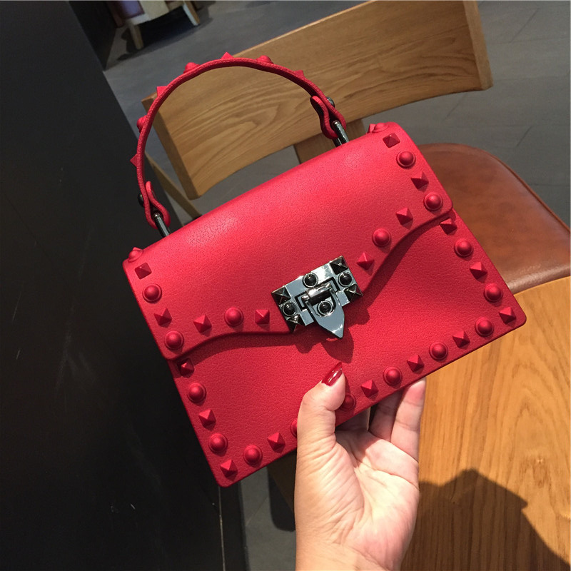 2025 New European and American fashion matte pvc jelly bag, trendy color diamond rivet hand shoulder crossbody bag Application Scenario