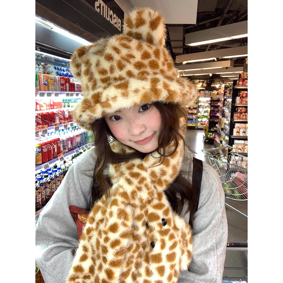 Cute and warm fisherman hat for autumn and winter, Korean style, high-end, retro and versatile, fluffy, anti-freezing and anti-cold, tiger-patterned hat for women Application Scenario