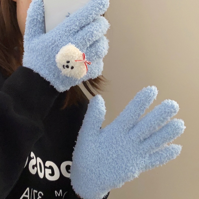 Cartoon coral fleece gloves, girlish warm gloves for autumn and winter, student couple outdoor cycling fleece cold-proof gloves Application Scenario