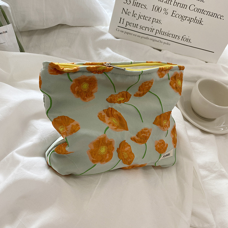 11012 French elegant calla flower makeup bag, skin care products, loose change, hand in hand bag, portable toiletry and storage bag Application Scenario
