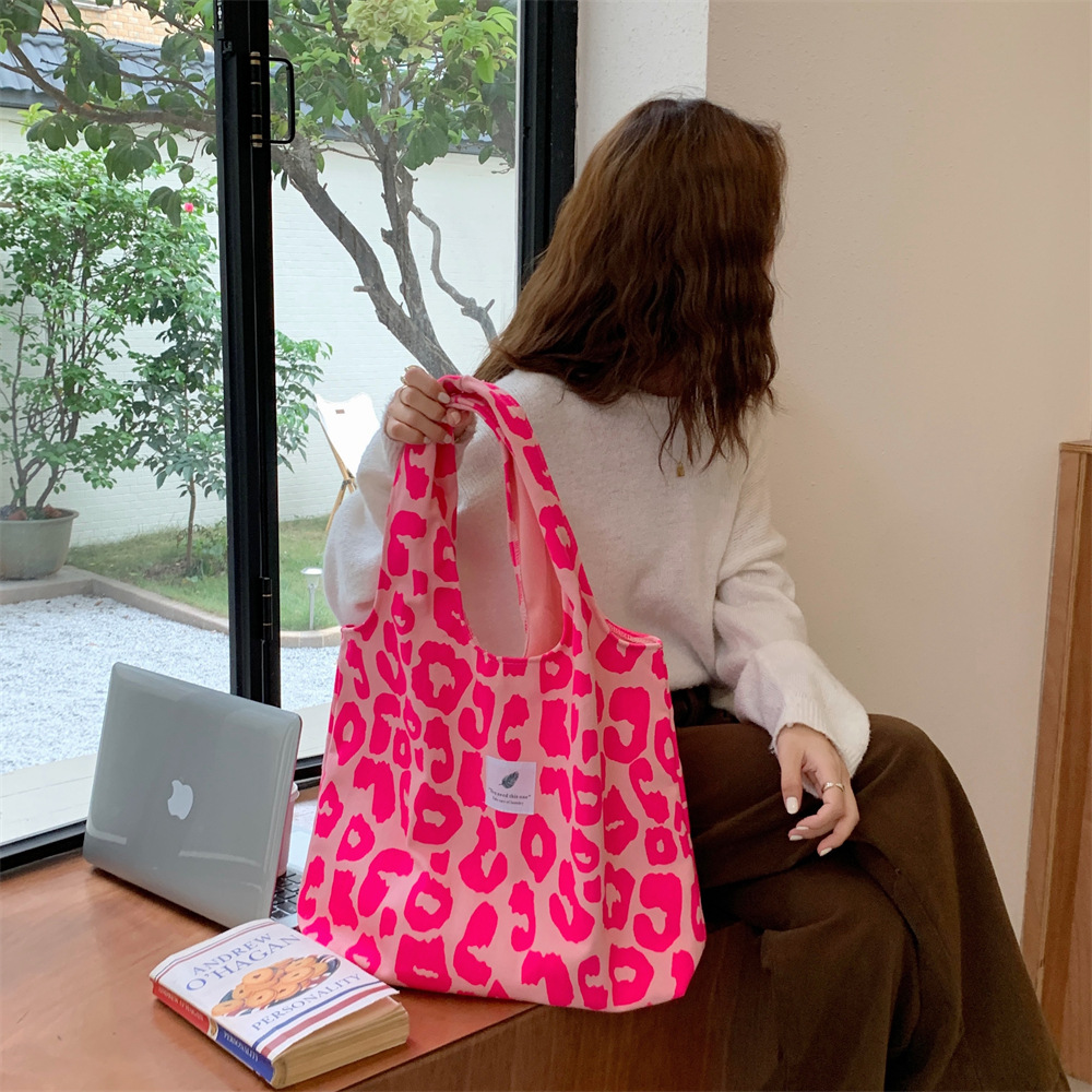 19201 Korean-style ins student canvas single-shoulder bag for women, 2025 new retro leopard print hand-held vest bag Item Picture