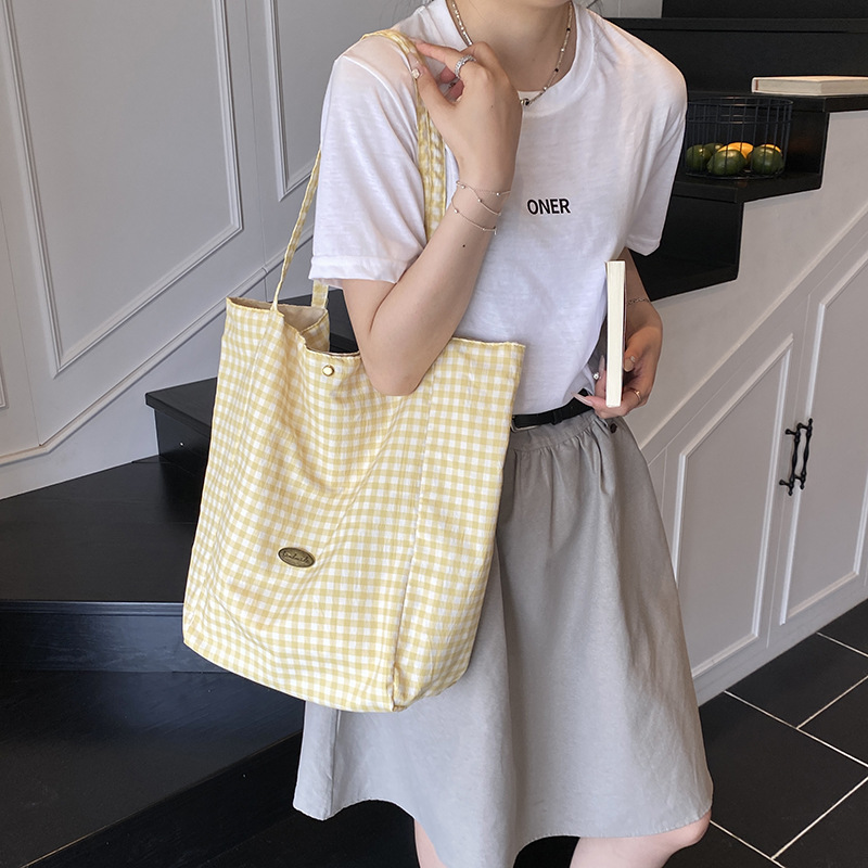ins Korean-style laid-back single-shoulder bag, casual large-capacity black and white checkered tote bag, student commuting backpack for classes full figure
