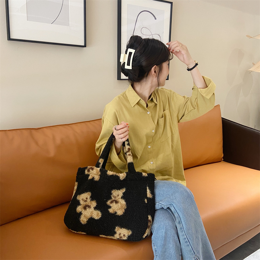 01032 Artistic retro cute plush bear handbag, casual lambskin versatile shoulder bag, bento bag details Picture