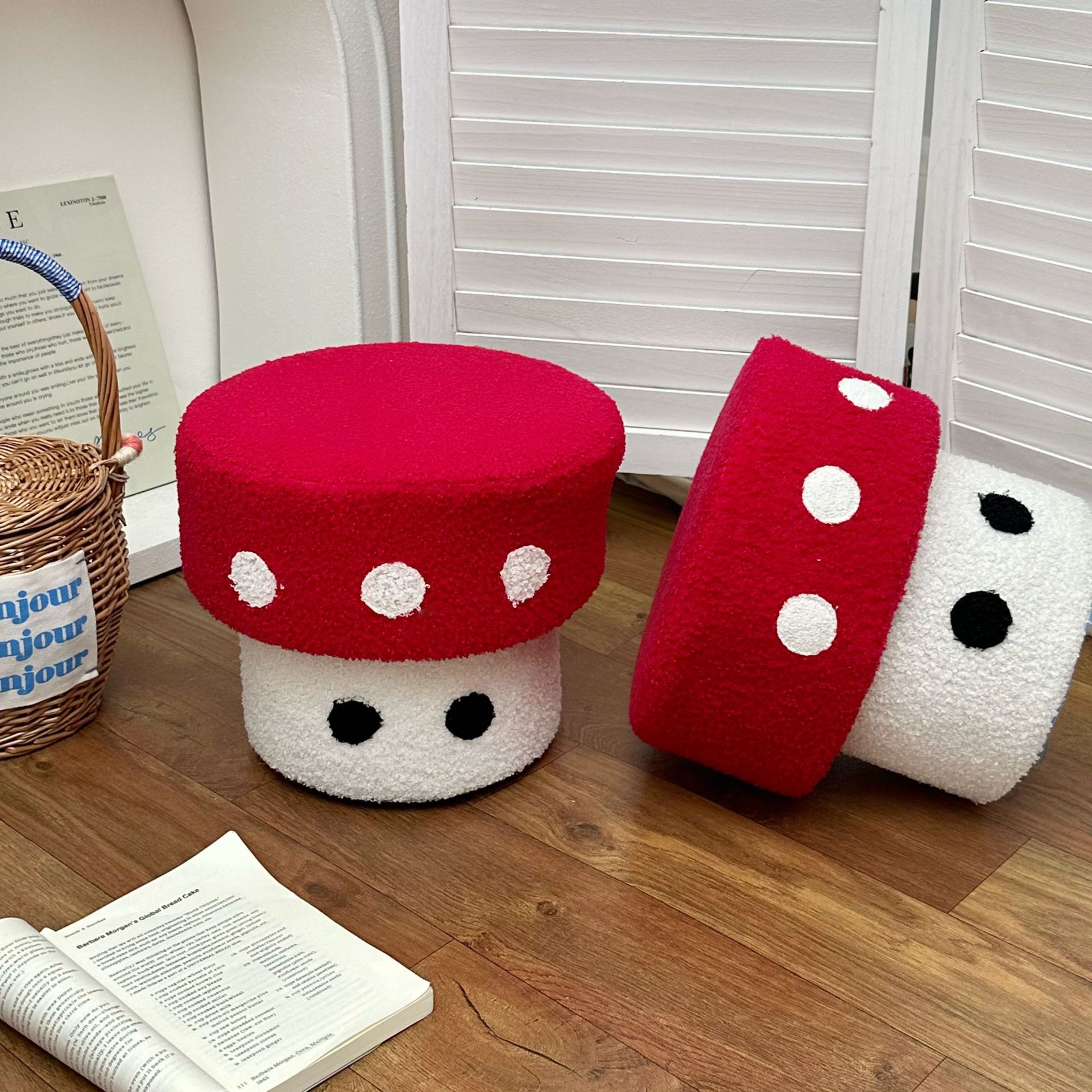 Creative internet-famous small stools, high appearance level, low stools, home living room sofas, coffee tables, cute sitting chairs, plush shoe-changing stools Specification drawing