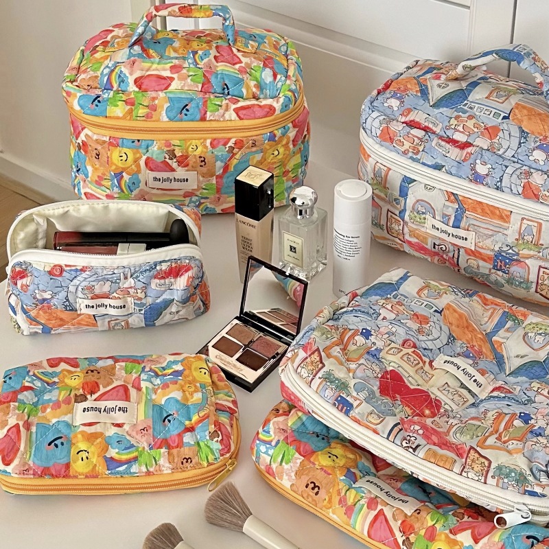 Colorful graffiti makeup bag, cute and girlish, large-capacity portable travel toiletry bag, miscellaneous storage bag, three-piece set full figure
