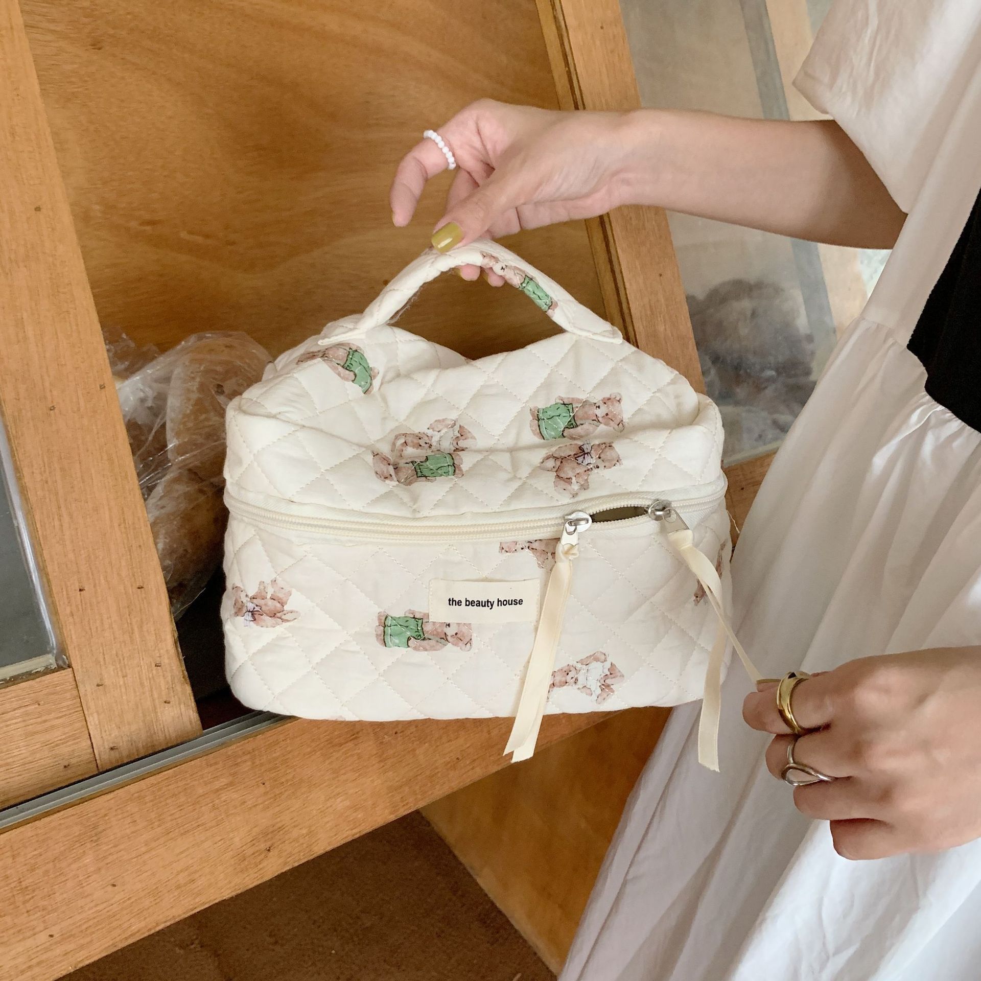 26275 ins Cute rabbit Bear Makeup Bag, portable pen case, Girls' clutch, multi-functional storage bag details Picture