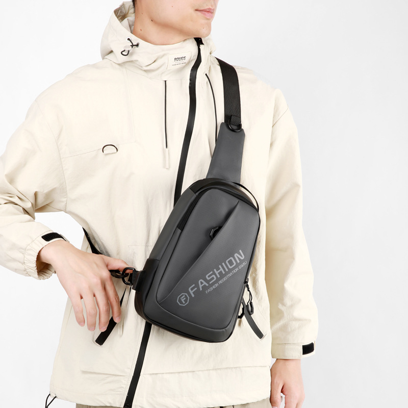New men's trendy handbag with large capacity, lightweight and versatile shoulder bag, outdoor sporty and fashionable crossbody bag Specification drawing
