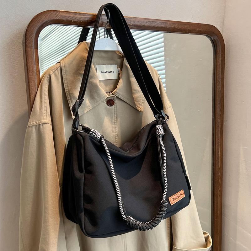 Large-capacity crossbody canvas bag for women 2023 new style, versatile and casual single-shoulder pillow bag for commuting to school on Instagram details Picture