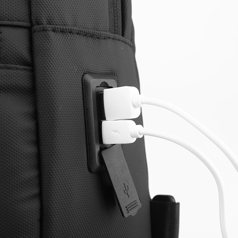 WEPOWER's new casual men's chest bag, USB charging single-shoulder crossbody bag, travel waterproof and trendy single-shoulder bag Application Scenario