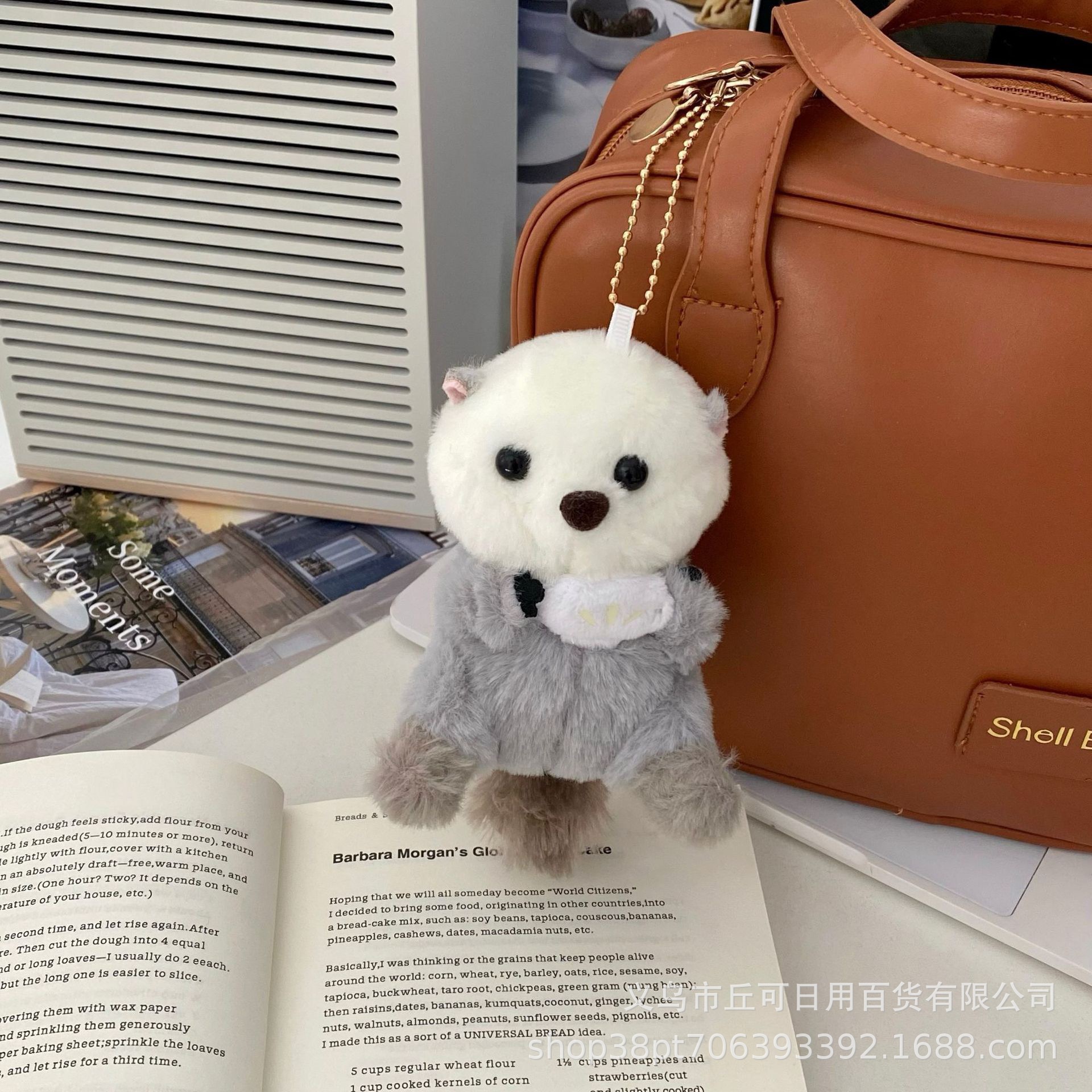 Cute plush sea otter pendant doll, little figurine, girl's schoolbag, backpack pendant, couple keychain, bag pendant Specification drawing