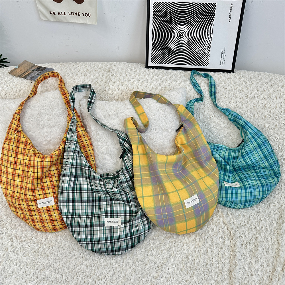 53121 ins Korean-style single-shoulder bag, laid-back commuting dumpling bag, niche retro checkered hand-held student class bag full figure
