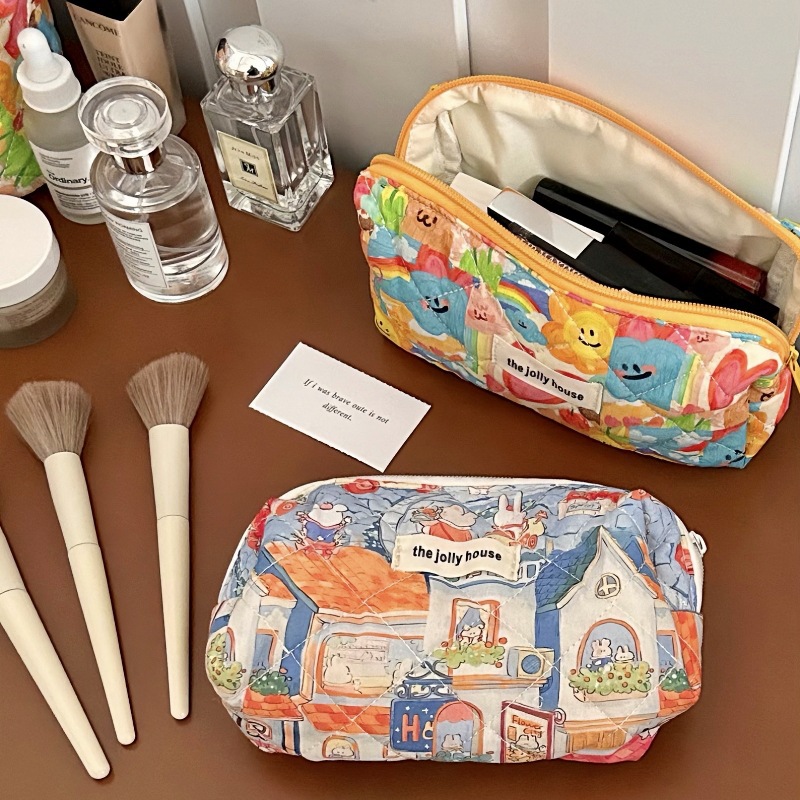 Colorful graffiti makeup bag, cute and girlish, large-capacity portable travel toiletry bag, miscellaneous storage bag, three-piece set Application Scenario
