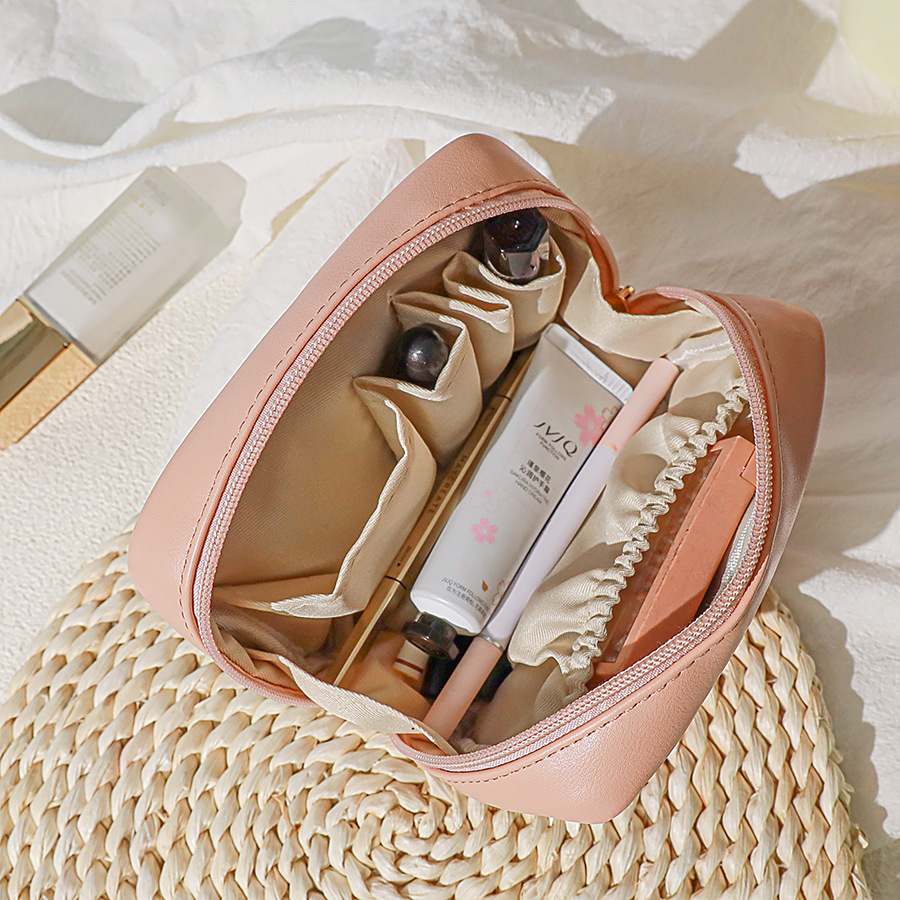 The new cosmetic bag is made of PU leather with a skin-like feel. It is a portable travel hand-held storage toiletry bag with a high appearance level and a simple design with a large capacity Application Scenario