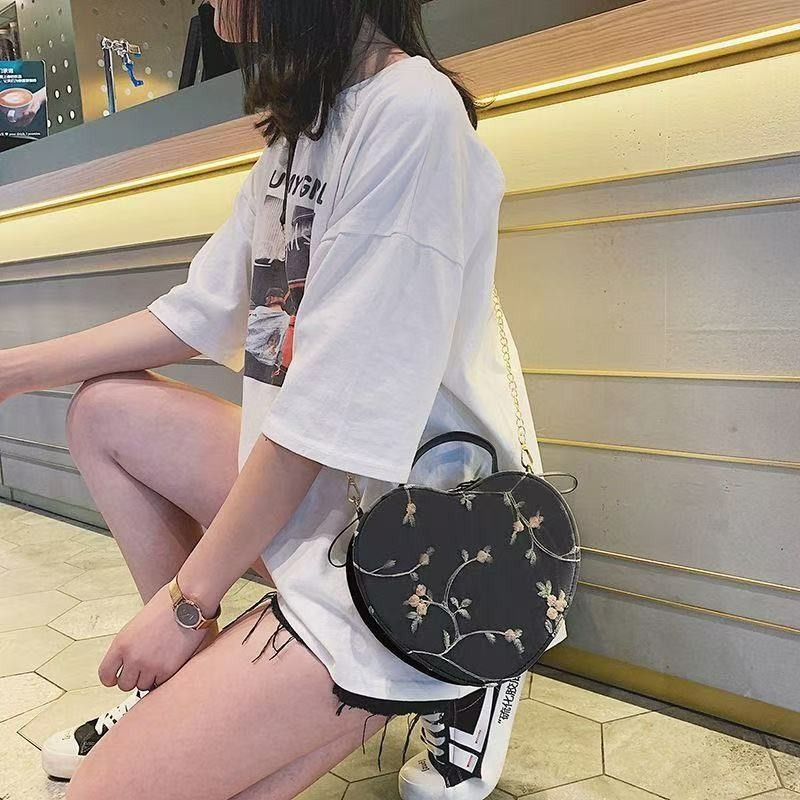Wholesale of the "Little Fresh Heart Bag 2025 New Style, Fashionable and simple single-shoulder crossbody Bag, Korean style, versatile and stylish box bag. Specification drawing