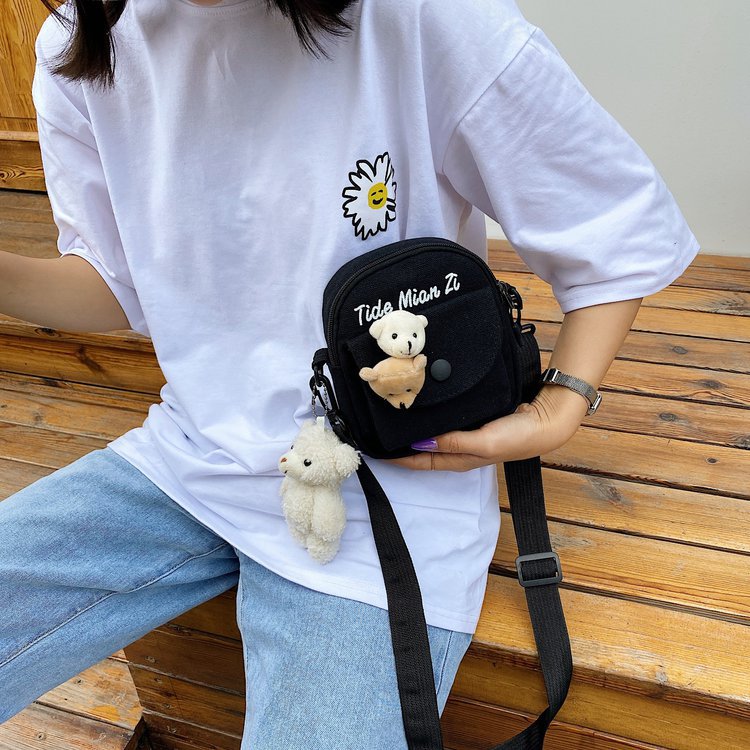 The 2024 new canvas bag crossbody bag is cute and trendy for students. It's a versatile Harajuku single-shoulder bag without any accessories Application Scenario
