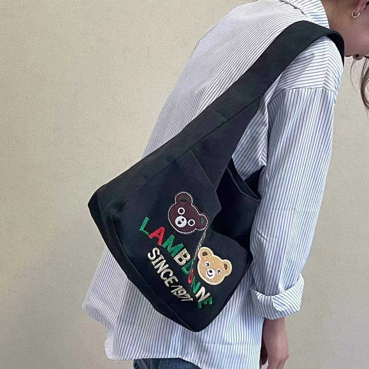 Travel canvas bag for women, single shoulder, 2023 new large-capacity student schoolbag, ins art Academy style cloth bag details Picture