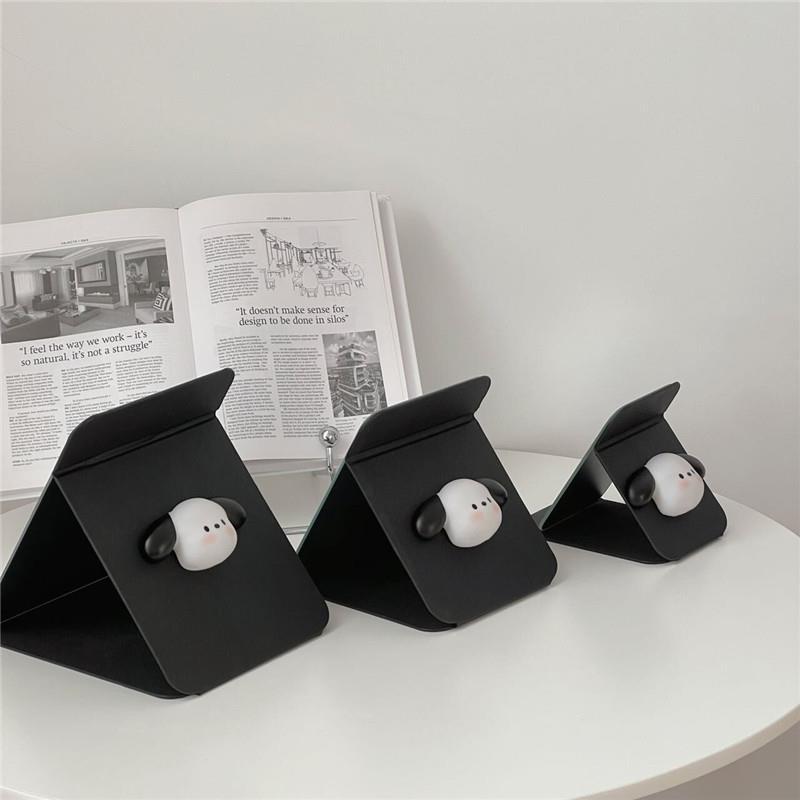 Cute little dog folding mirror, makeup mirror, portable mirror, small desktop mirror for dormitory, home desktop mirror Application Scenario