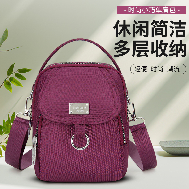 The lightweight vertical Korean-style mobile phone bag of 2025, a fashionable and simple crossbody bag in solid color, a stylish small square bag, is selling well among women full figure