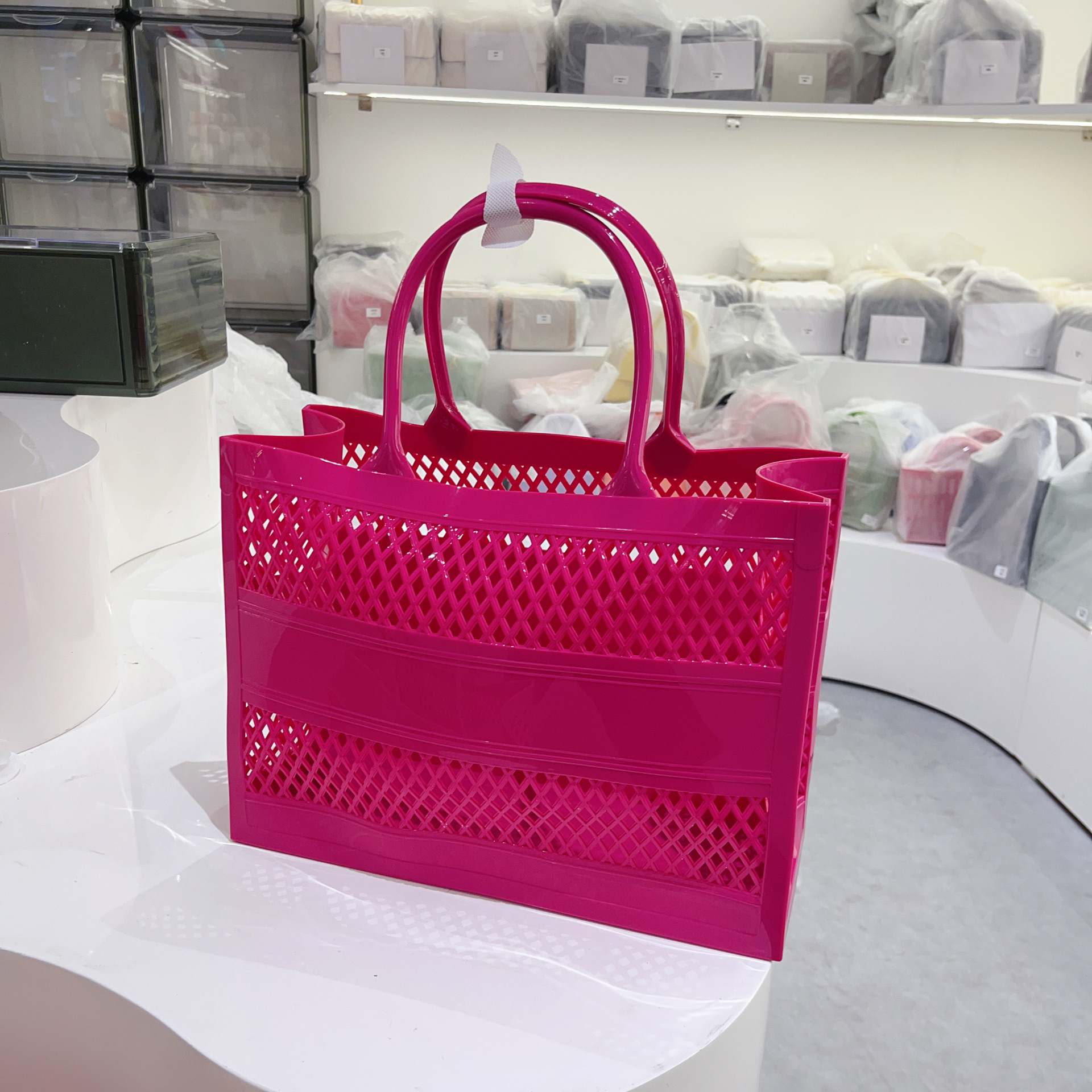 2025 Summer New shopping basket hand-held jelly bag, super large capacity basket storage basket, enlarged hollowed-out beach bag Application Scenario