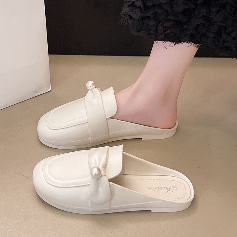 Round-toed semi-versatile red Korean women's flat bottom pearl women's flat spring sandals with a comfortable toe cap wholesale website new style shoes 61 Application Scenario