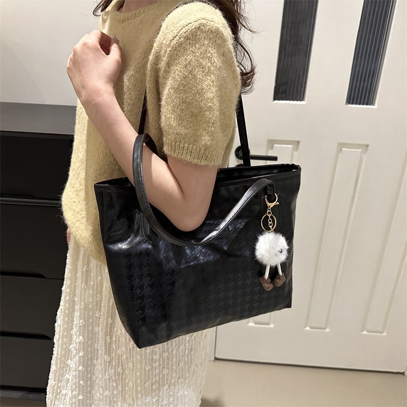 New simple and casual tote bag wholesale, cross-border shopping, commuting, armpit bag, large capacity, trendy and fashionable shoulder bag Specification drawing