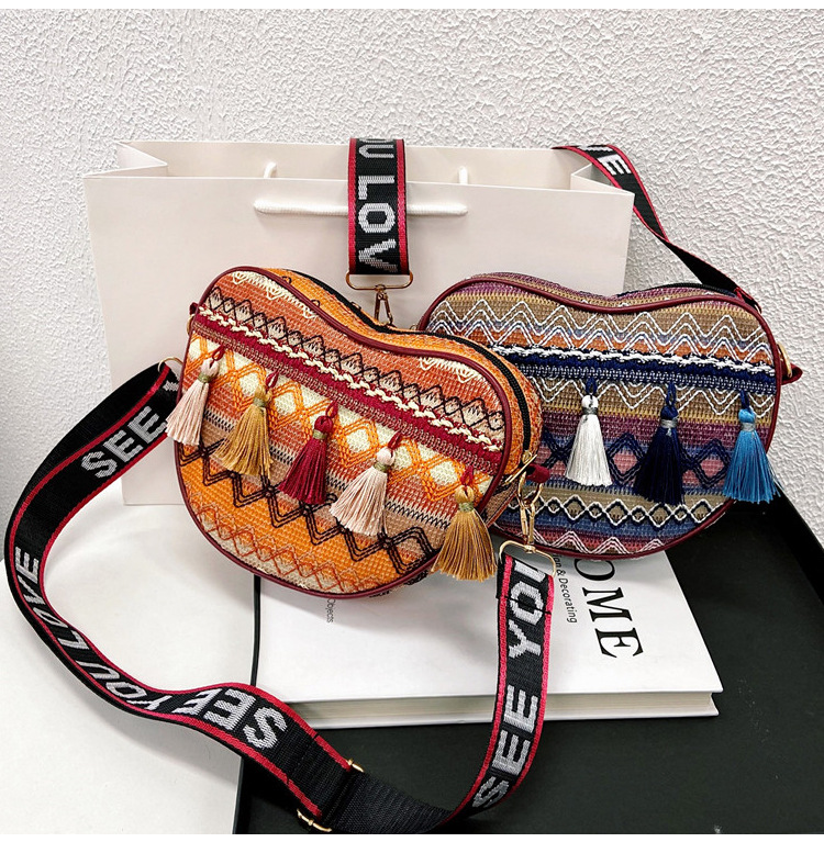 2022 New Bohemian style heart-shaped tassel bag for women, colorful tribal and ethnic style single-shoulder crossbody bag for women details Picture
