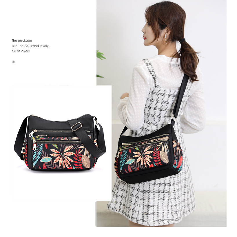 New fashionable and trendy single-shoulder bag, large-capacity daily versatile crossbody bag, women's nylon casual printed women's bag wholesale Application Scenario