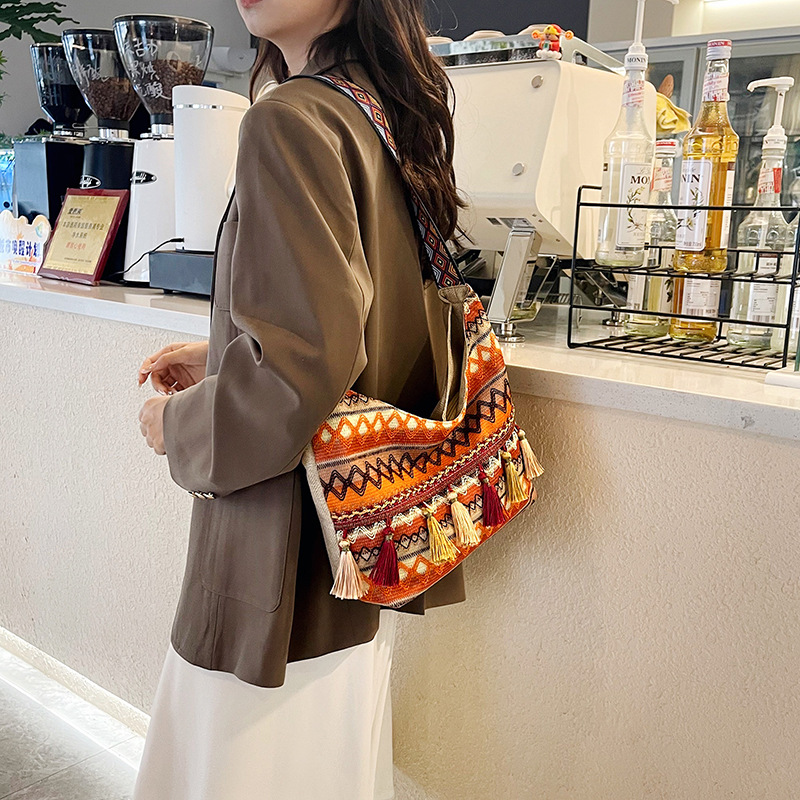 Large-capacity tote bag 2025 Summer new style trendy, simple and casual women's single-shoulder bag, artistic Chinese-style tassel bag Specification drawing