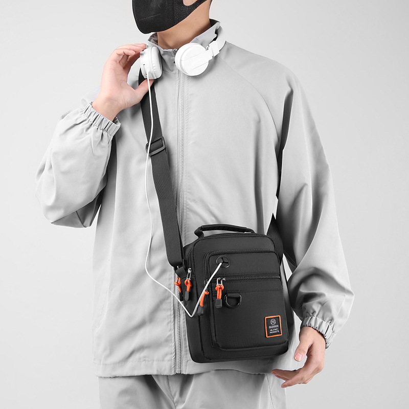 Men's trendy and simple color-blocking single-shoulder bag, nylon waterproof casual crossbody bag, direct sales from outdoor travel manufacturer Application Scenario