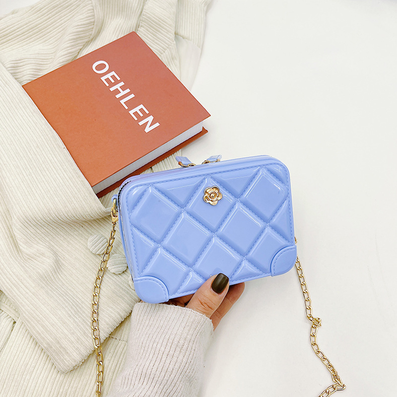 2025 Summer New Trendy children's and Girls' bags: Fashionable PVC jelly bag, versatile diamond bag, candy-colored chain bag Application Scenario