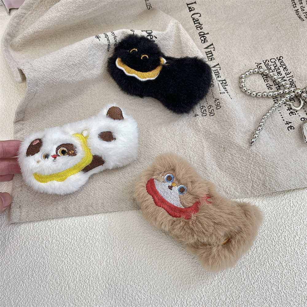L52171 Cute plush brooch, bag accessories, pin, canvas bag, diy decorative clothes, embellishing accessories Application Scenario