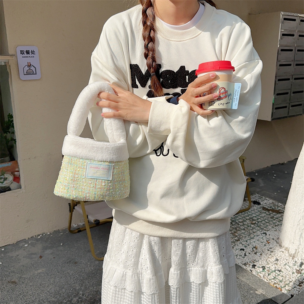 311203 Plush Bag for Women's Winter 2023 New Autumn and winter, fluffy hand-held woolen bucket bag, hand-held bag full figure