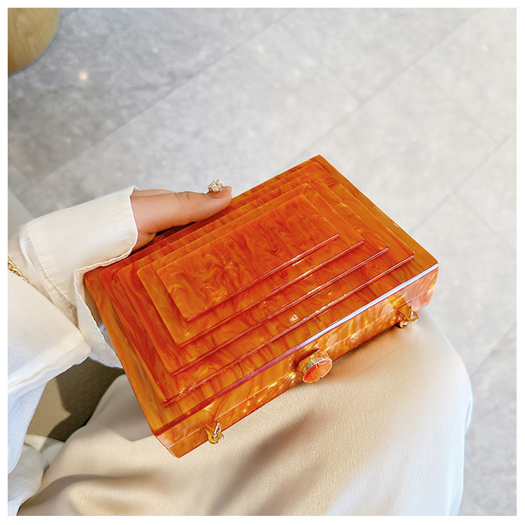 Spring 2025 Cross-border Direct Sales Dinner Bag: Retro European and American patchwork bag, acrylic bag, single-shoulder chain bag for women Application Scenario