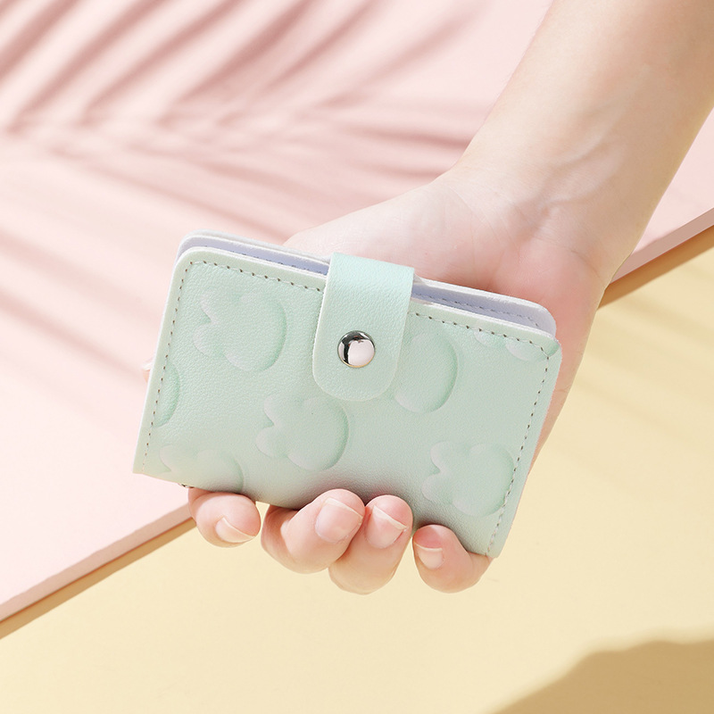 AILUN's fresh and cute cartoon embossed rabbit 20 card case with anti-demagnetization buckle Application Scenario