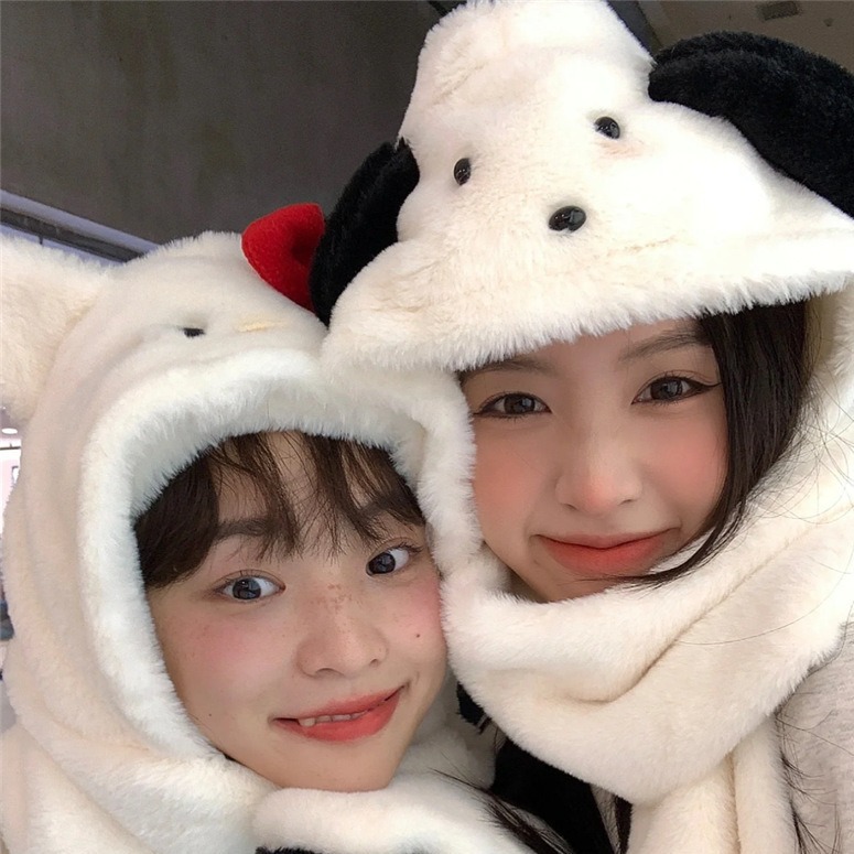 Original three-piece set of hats, scarves and gloves for cats and dogs, student and couple autumn and winter warm and thick one-piece hat details Picture