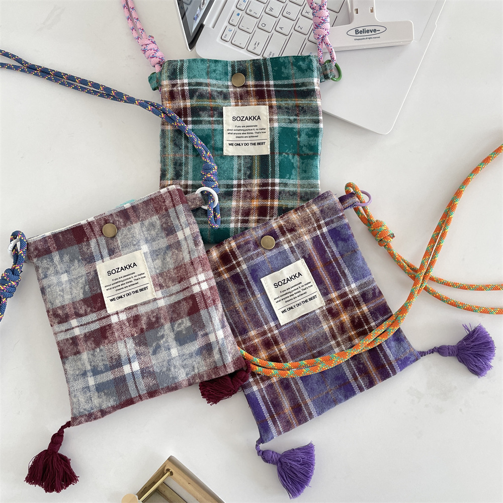 53234 Niche fringed mobile phone bag, Spring and Summer new single-shoulder crossbody small bag, strolling bag for enthusiasts, retro check pattern bag details Picture
