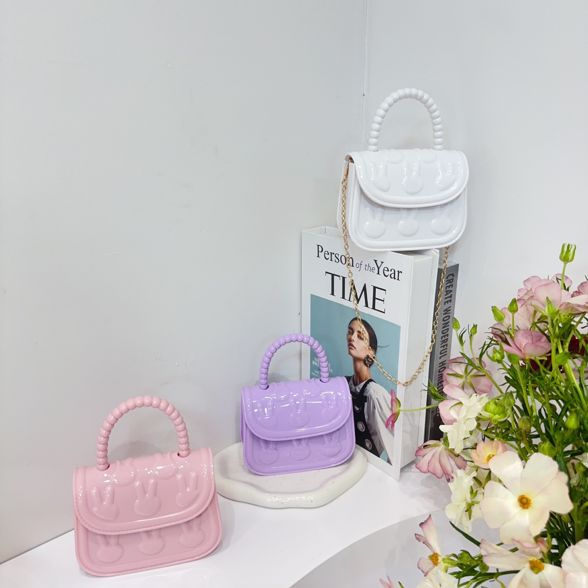 The 2025 new model of bag is a summer bestseller for women. It features a niche design and a high-end feel. It is a single-shoulder small square bag and a versatile hand-held crossbody bag details Picture