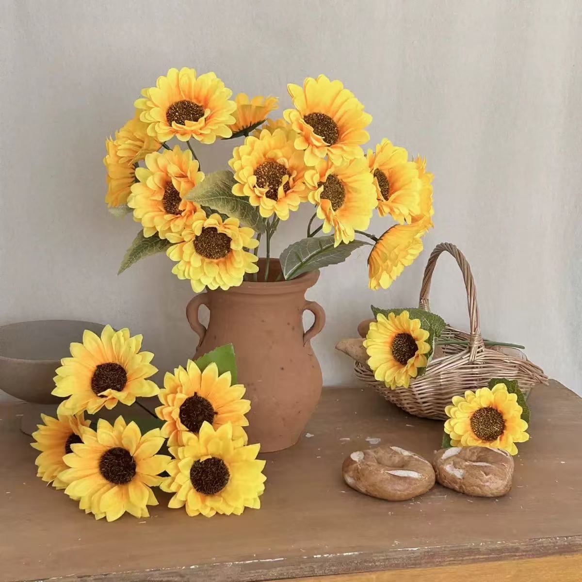 Sunflower simulation flower, artificial flower, single sunflower, home indoor dance handheld prop, flower illustration simulation bouquet Specification drawing